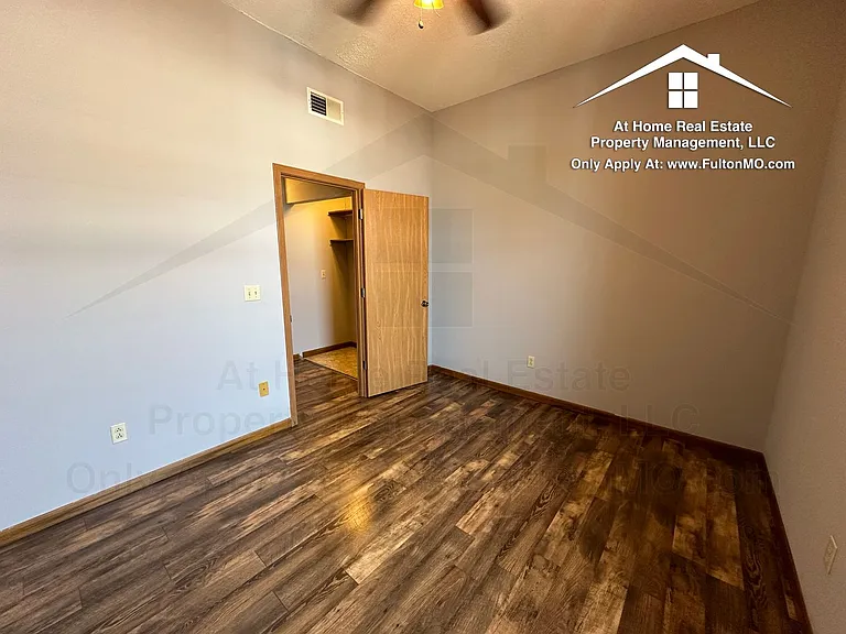 103 E 10th St #21 — Photo 11