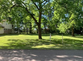 5466 Sunny Crest Dr, West Bloomfield, MI 48323