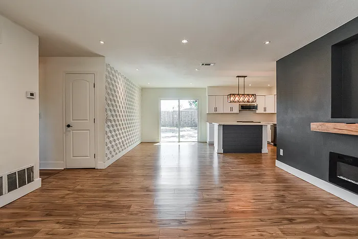744 Forester Ave — Photo 7