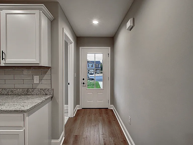 33 Atlas Way — Photo 4
