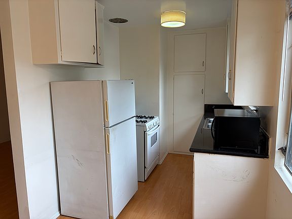 3rd image of 907 N Gardner St APT 5