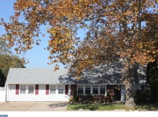 33 Quarry Rd, Levittown, PA 19057