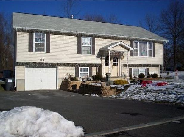 1st image of 6 Stanford Ct