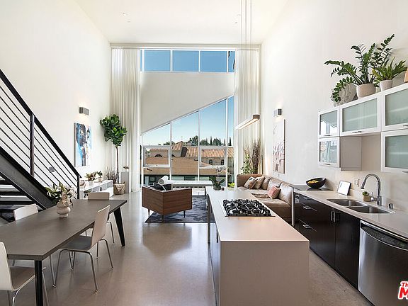 2nd image of 803 Wilcox Ave #11
