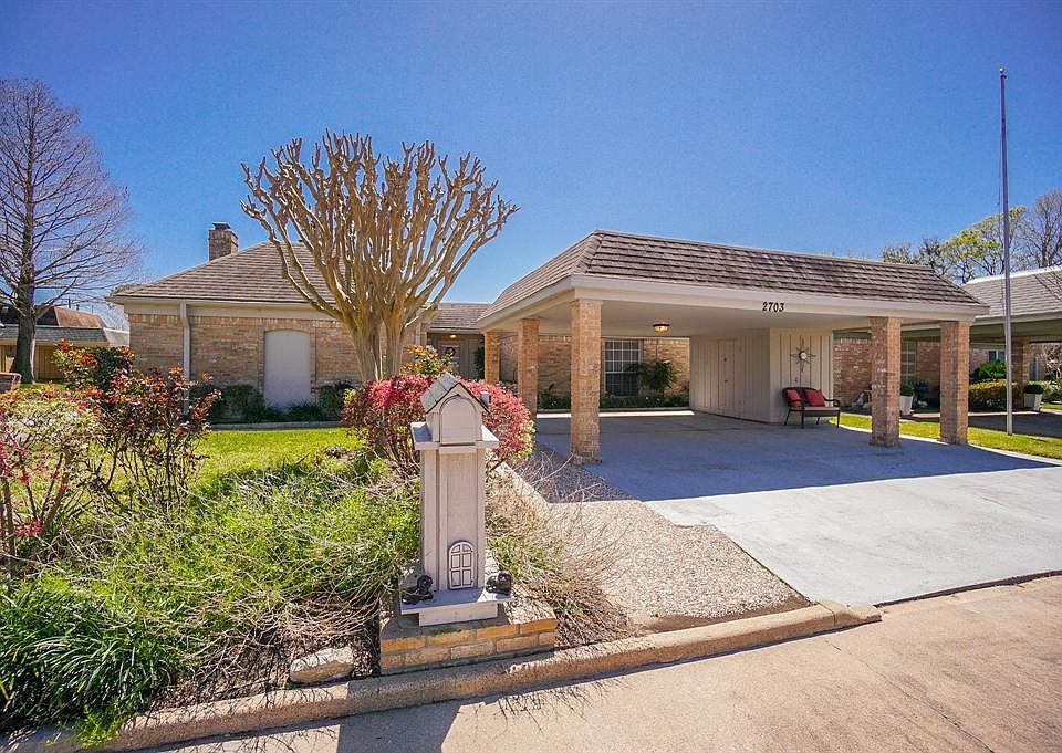 1st image of 2703 N Doral Dr