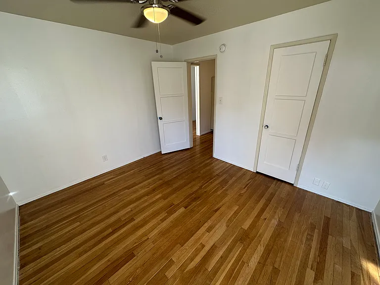 Silverlake Garden Apartments — Photo 54