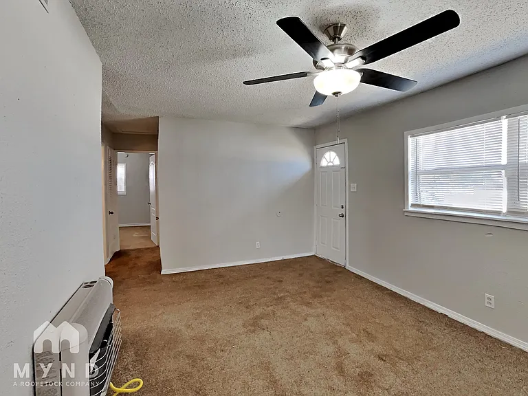 915 Woodrow Rd — Photo 5