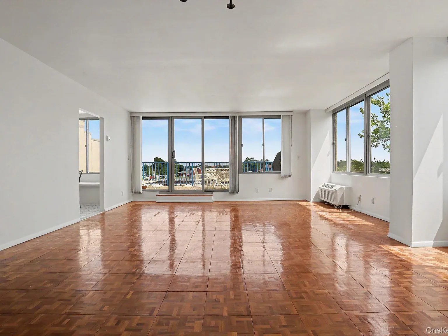 2 bed, 2.0 bath, 1600 sqft, $5,500 — Photo 3