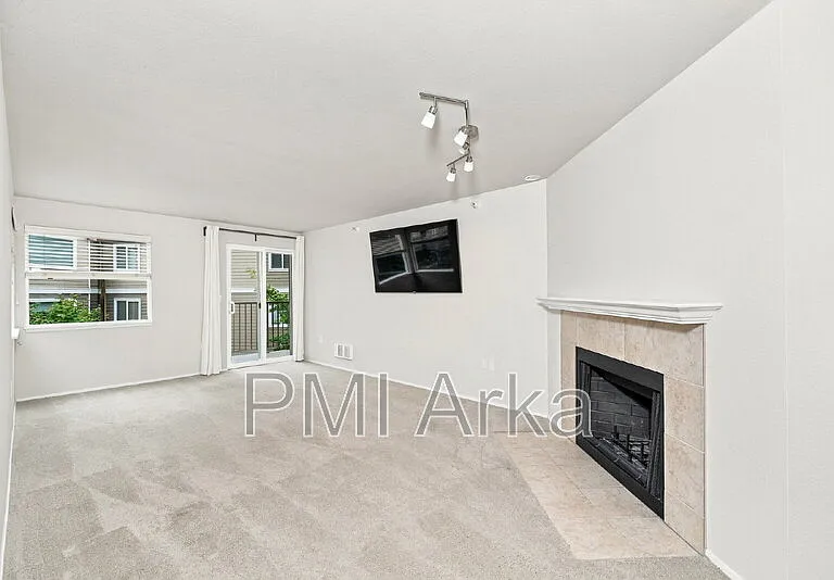 700 Front St S #D203 — Photo 3