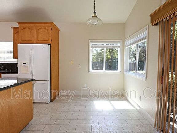 5th image of 1616 Merlot Ct