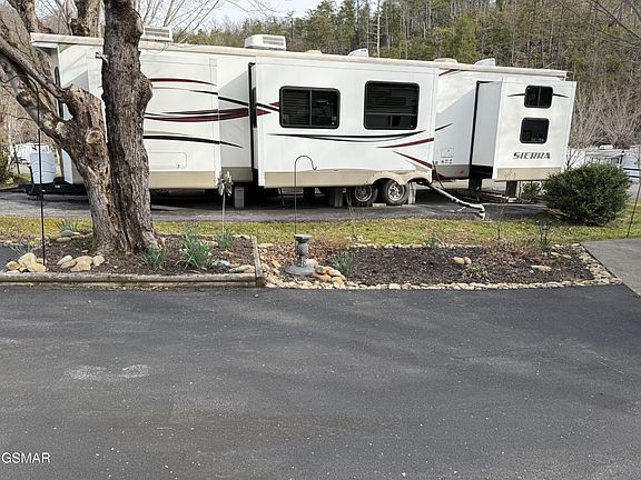 4th image of 4229 E Pkwy #50-lot 50