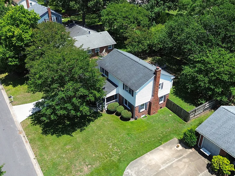 724 Yorkshire Dr — Photo 63