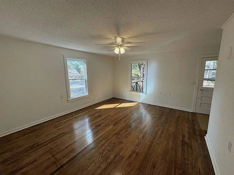 124 Hedge St — Photo 5