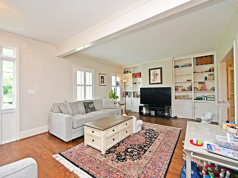 6900 Drake Rd — Photo 8