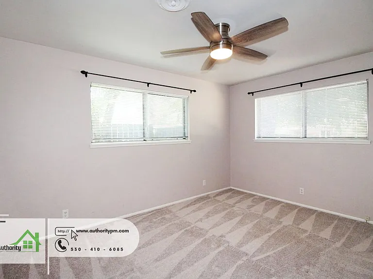 4548 Pensacola St — Photo 8