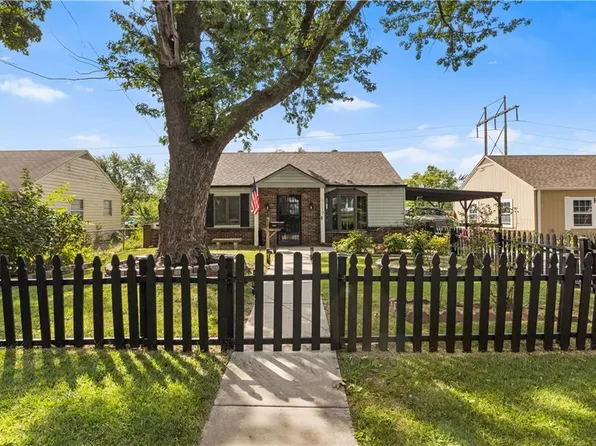 5017 Crest Dr, Kansas City, KS 66106