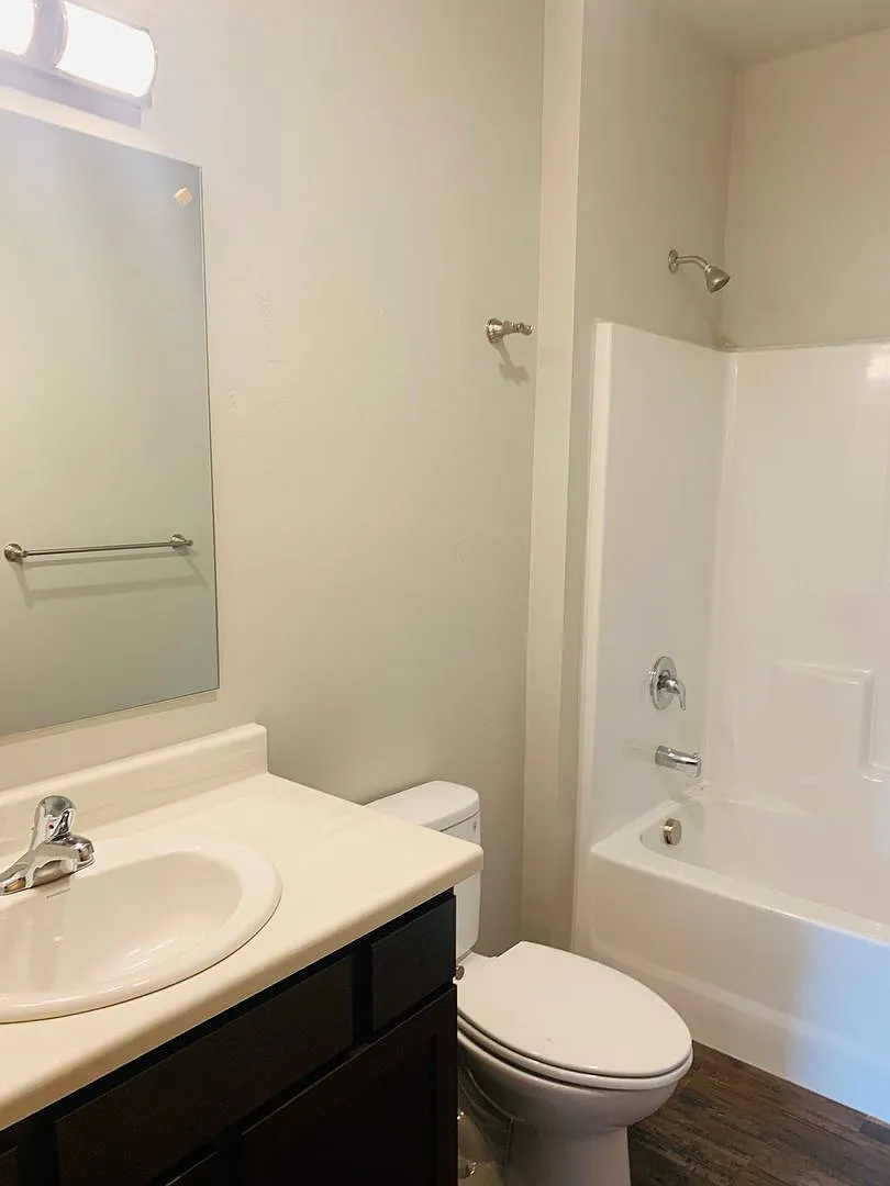 Maple Apartments — Photo 3
