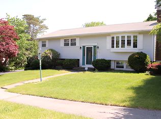 4 Deerfield Rd, Shrewsbury, MA 01545