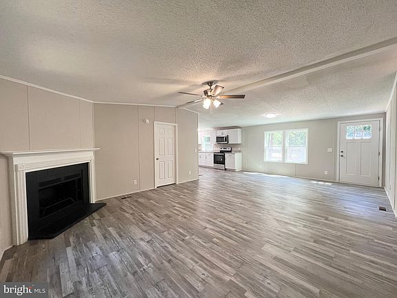 4th image of 137 Pin Oak Dr