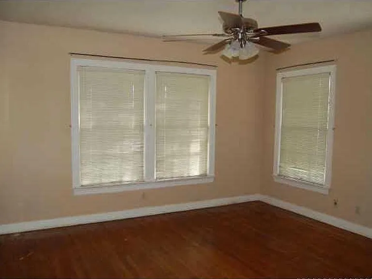 1308 Crestwood Rd — Photo 5
