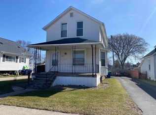 1007 Fitzhugh St, Bay City, MI 48708