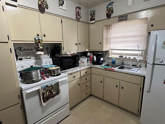 3rd image of 1304 Wall Ave