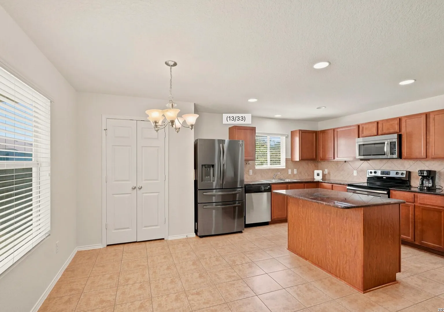3 bed, 2.5 bath, 2307 sqft, $2,000 — Photo 4