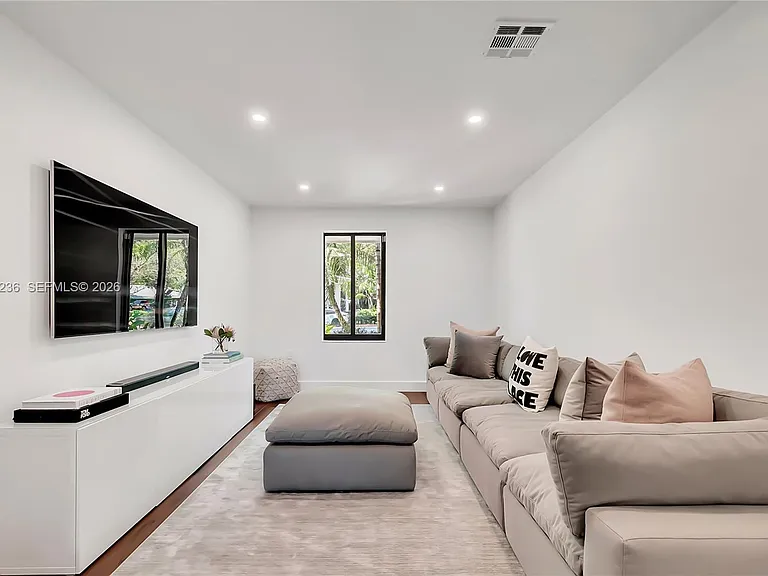 3425 Alhambra Cir — Photo 50