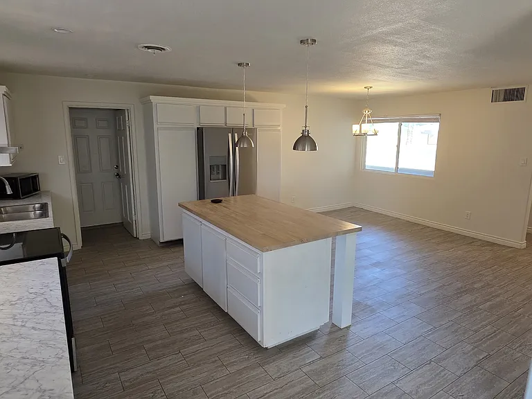 1201 E Barcelona Ave — Photo 13