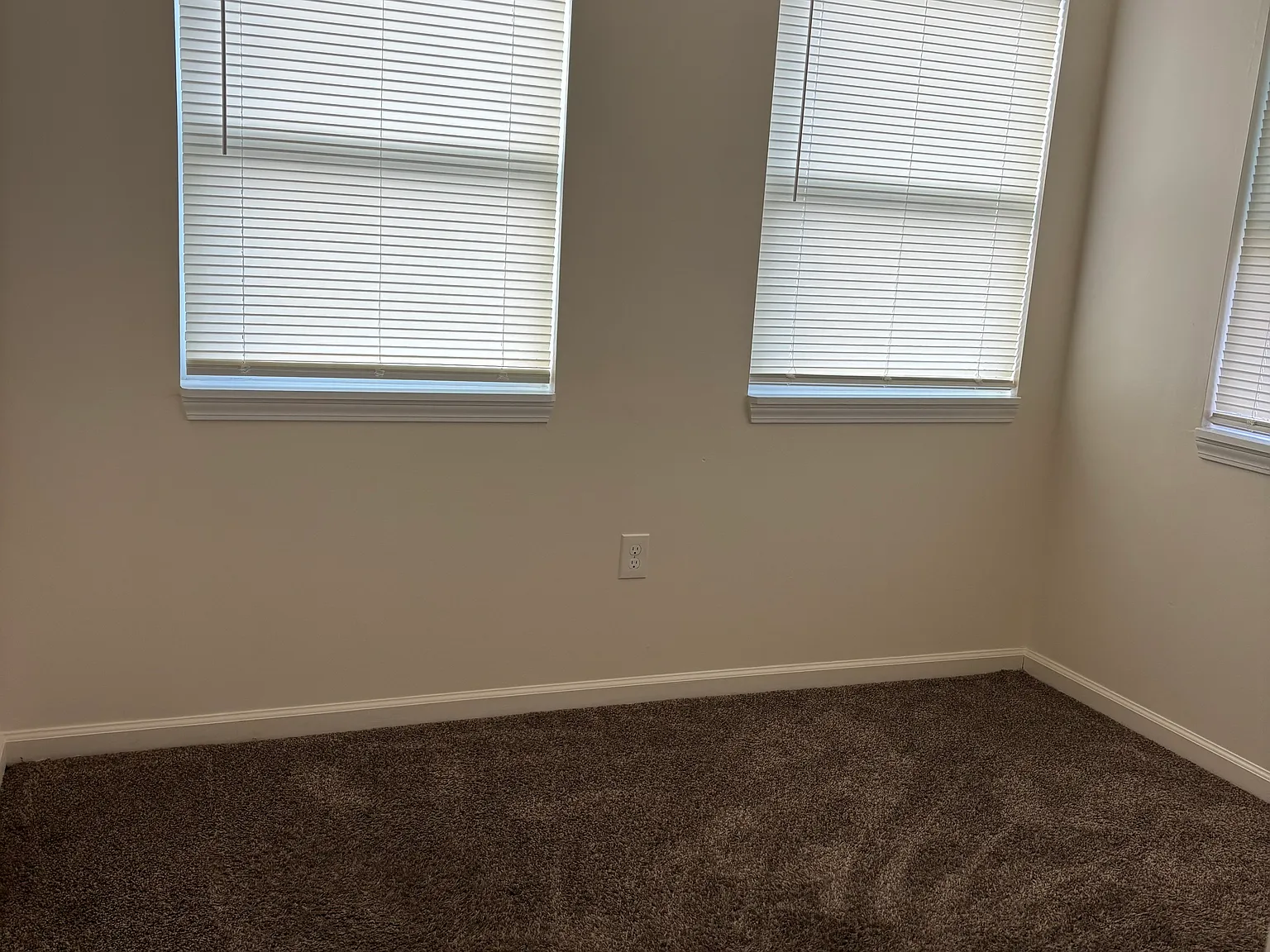 3 bed, 945 sqft, $1,500 — Photo 4