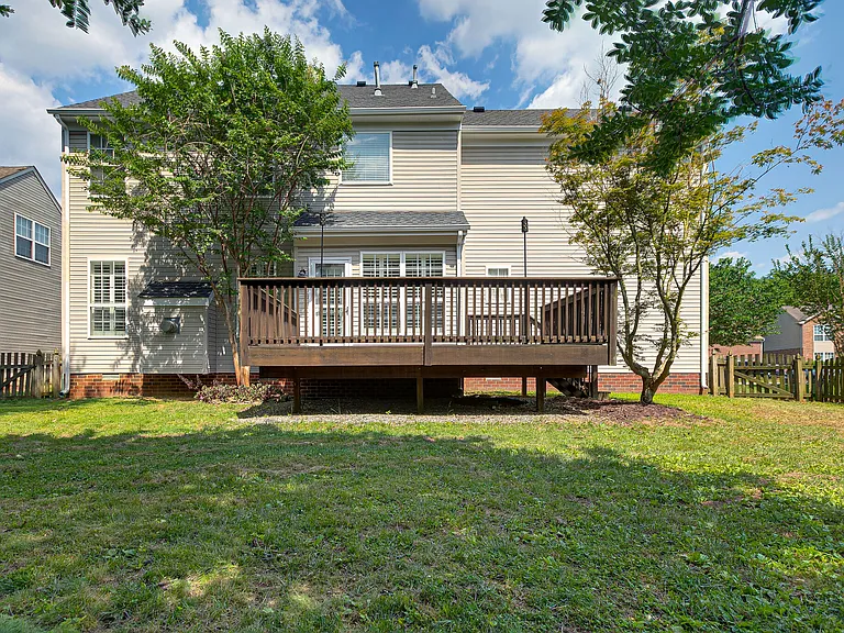 307 Devonshire Dr — Photo 25