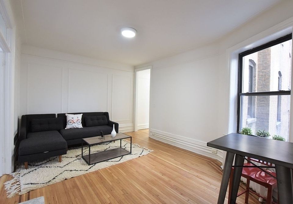 1st image of 256 Seaman Ave APT 3A