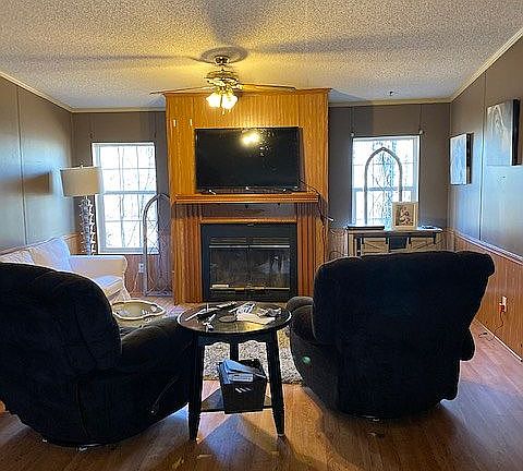 3rd image of 31 Meadows Ln