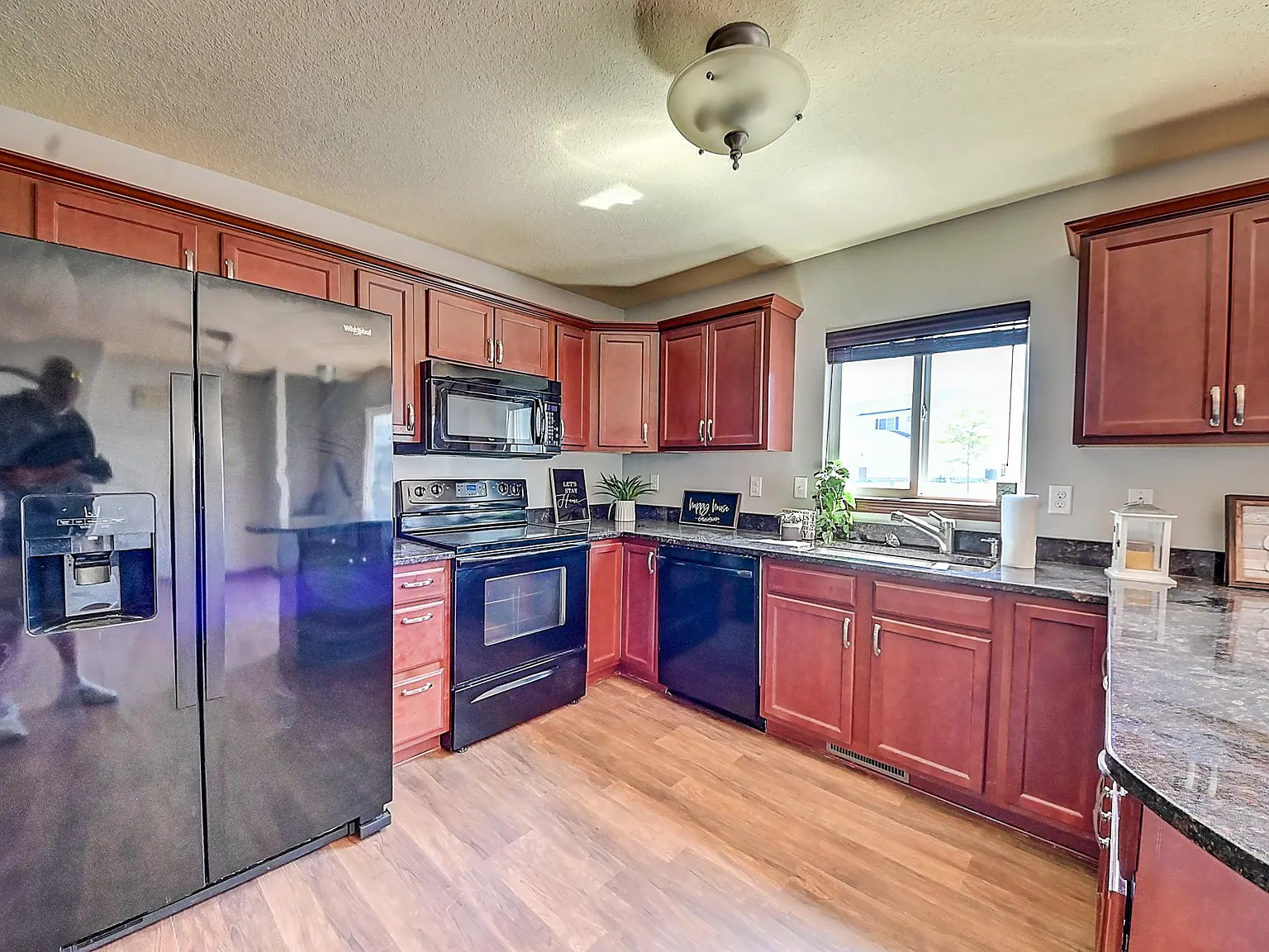 3 bed, 1952 sqft, $2,800 — Photo 3