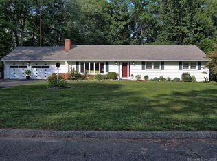 46 Suzanne Cir, Trumbull, CT 06611