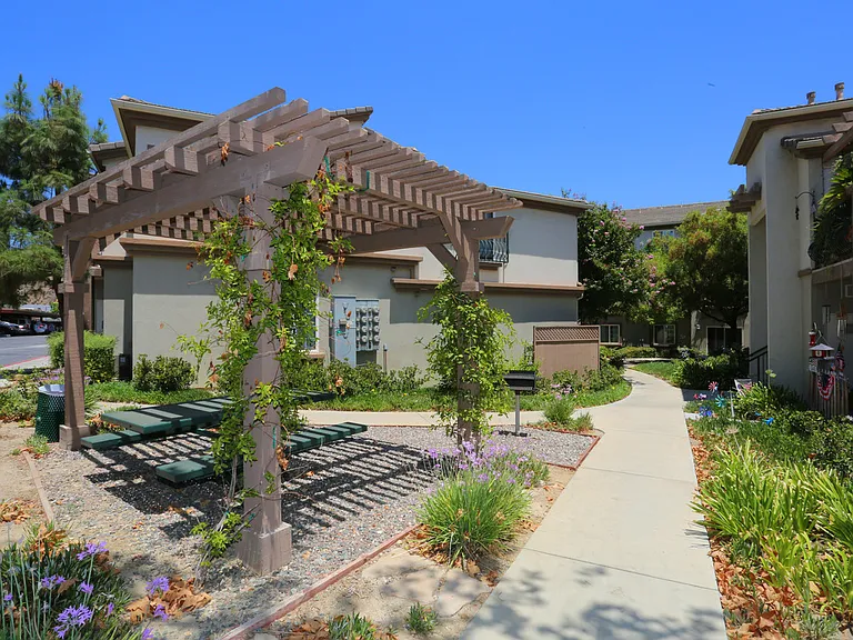 Castaic Lake Senior Apts — Photo 6