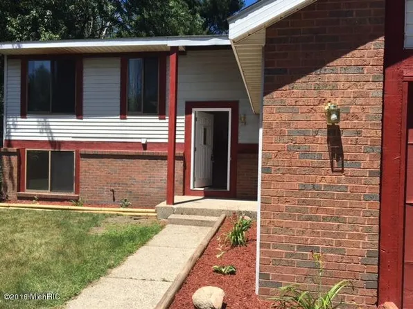 351 60th St SE, Kentwood, MI 49548