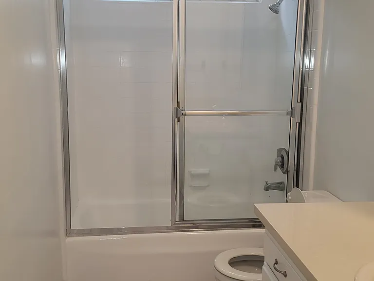 976 S Westgate Ave #7 — Photo 10