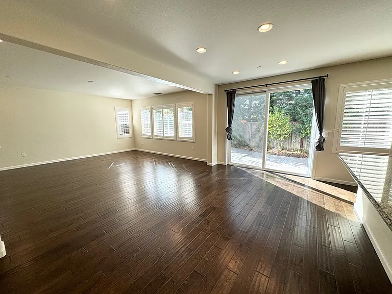 3508 Corsica Ct — Photo 4