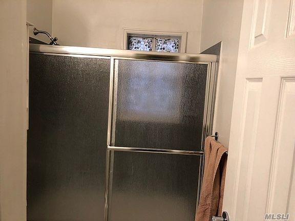 4th image of 33 Osage Ct