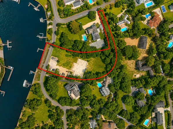 208 Everit Avenue, Hewlett, NY 11557