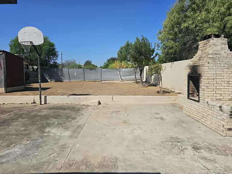 116 S Tapeyste Ave — Photo 9