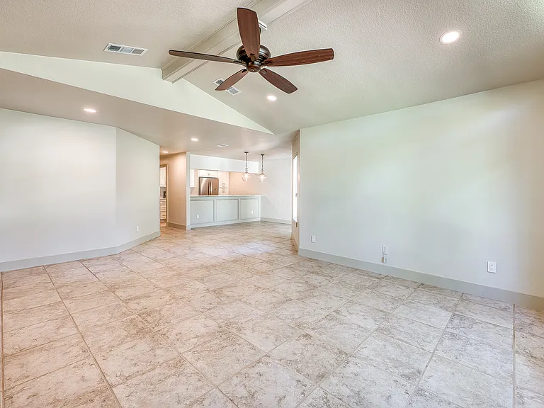 302 Fault Line Dr #B — Photo 14
