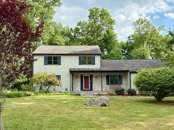87 Eden Park Dr, North Attleboro, MA 02760