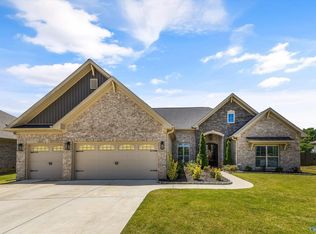 7418 Flint Crossing Cir, Owens Cross Roads, AL 35763