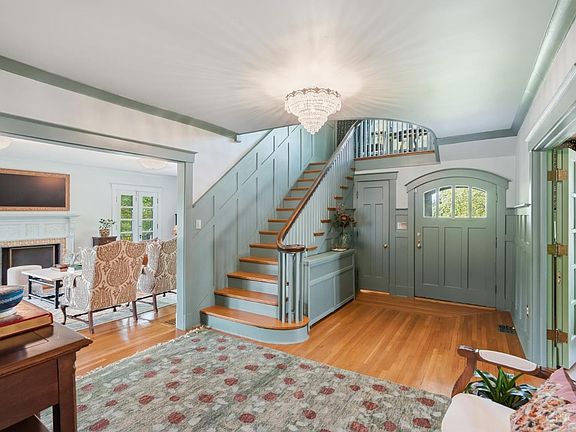 3rd image of 721 Betula Ave