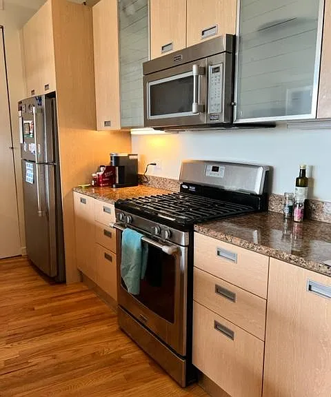 950 W Erie St #702 — Photo 4