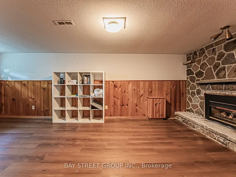 394 Centre St E #LOWER — Photo 7