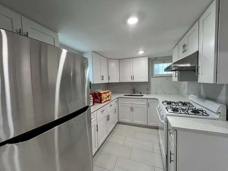 468 McClean Ave #B — Photo 11
