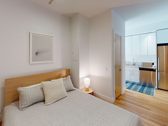 3rd image of 550 W 54th St APT 1814